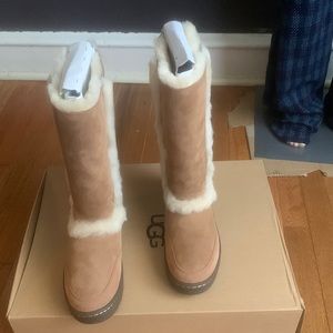 UGG SUNDANCE REVIVAL - Size 8